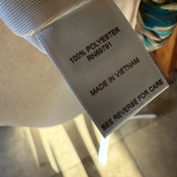 Roz and Ali ladies sleeveless NWT short sleeve blouse with necklace (removable) - Picture 10 of 13